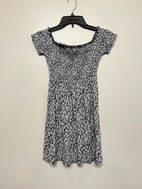 Hollister‎ Black White Floral Smocked Mini Skater Off the Shoulder Dress Sz XS